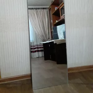 Продам зеркало Размер : Высота -- 1м 20 см.  Ширина -- 40 см.В хорошем состоянииТ +77055274583
